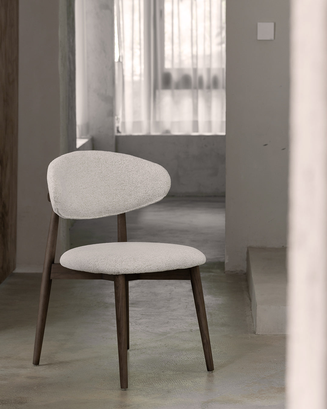 walnut / white