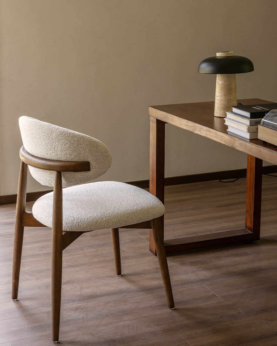 walnut / white
