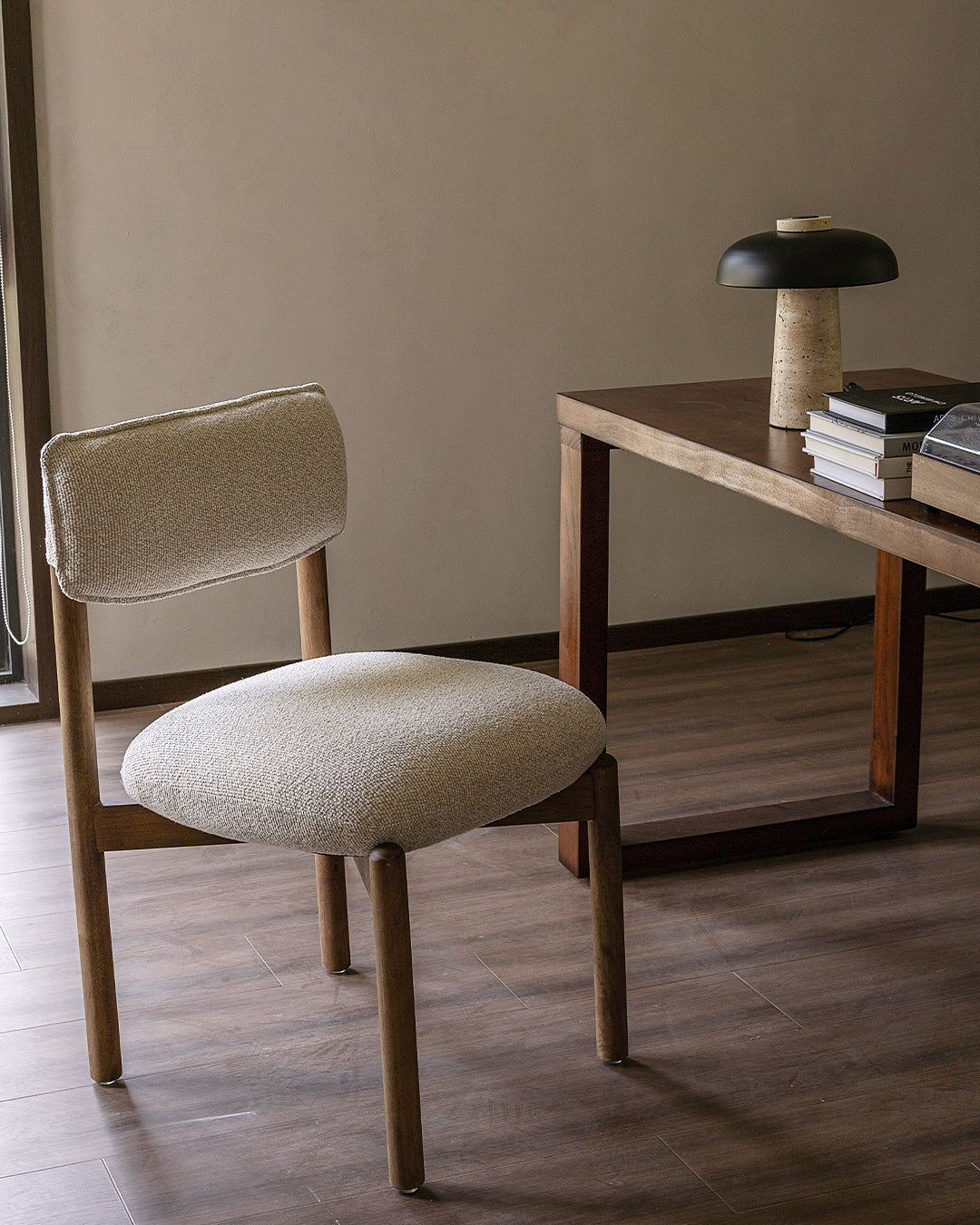 walnut / beige